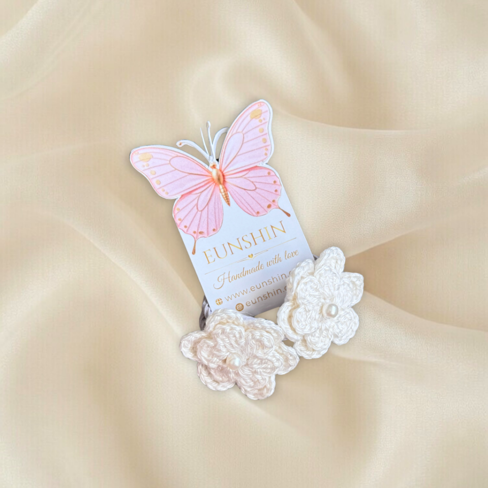 İnci Detaylı Çift Kat Papatya Çocuk Lastik Toka 2’li – 4 cm El Örgüsü Saç Aksesuarı