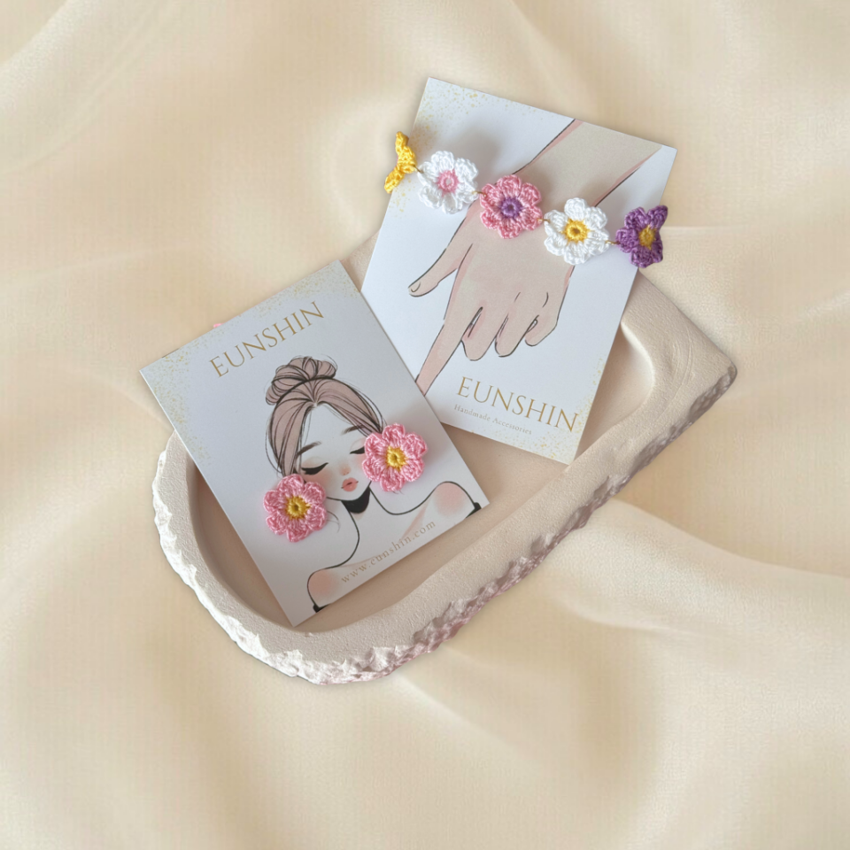 Örgü Papatya Bileklik ve Küpe Seti – El Yapımı Çiçek Takı Seti Pirinç Uzatma Aparatlı