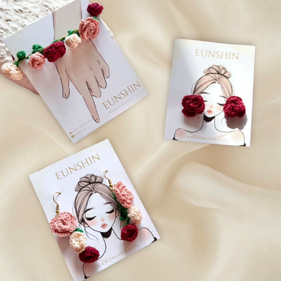 El Örgüsü Gül Bileklik ve Küpe Seti (2li)– Pirinç Aparatlı Handmade Çiçek Takı