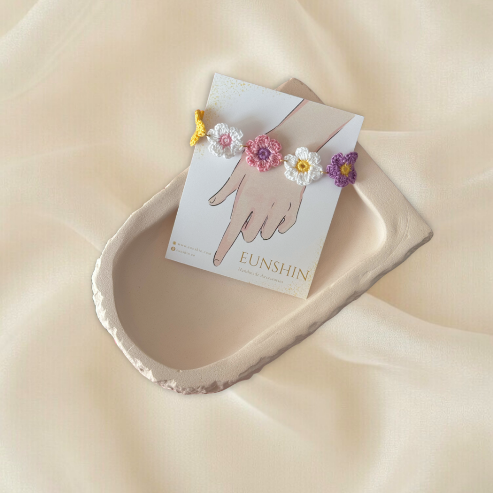 El Örgüsü Papatya Bileklik Lila – Pirinç Uzatma Aparatlı Çiçek Bileklik