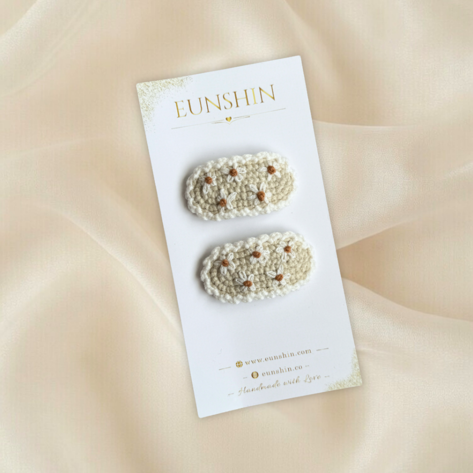 Papatya Nakışlı Örgü Çıtçıt 5cm Toka – El Yapımı Saç Aksesuarı