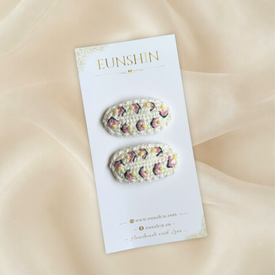 Nakış Detaylı Örgü Çıtçıt Toka 5 cm – El Yapımı Zarif Saç Tokası