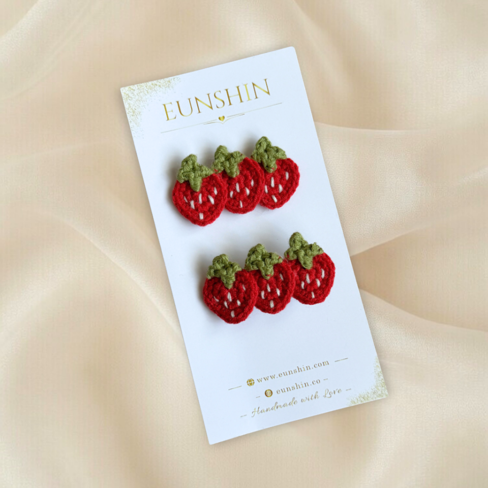 El Yapımı Çilek Figürlü Klips Toka 5 cm – Sevimli Örgü Saç Aksesuarı