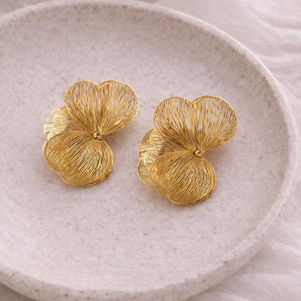 Gold Çiçek Küpe | Minimal Çiçek Form Stud Küpe | Zarif Kadın Küpe