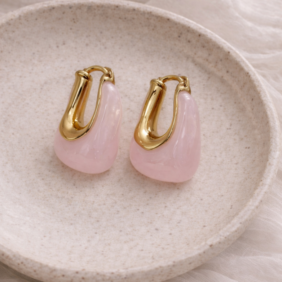 Mineli Dikdörtgen Çelik Küpe – Pembe Gold Detaylı Modern Tasarım