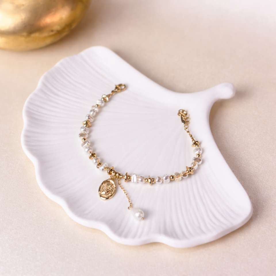 İnci Detaylı Madalyonlu Bileklik Zarif Kadın Bileklik