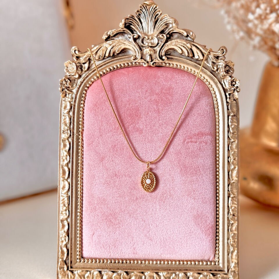 Vintage Çelik Kolye – Beyaz Taşlı Oval Çelik Kolye