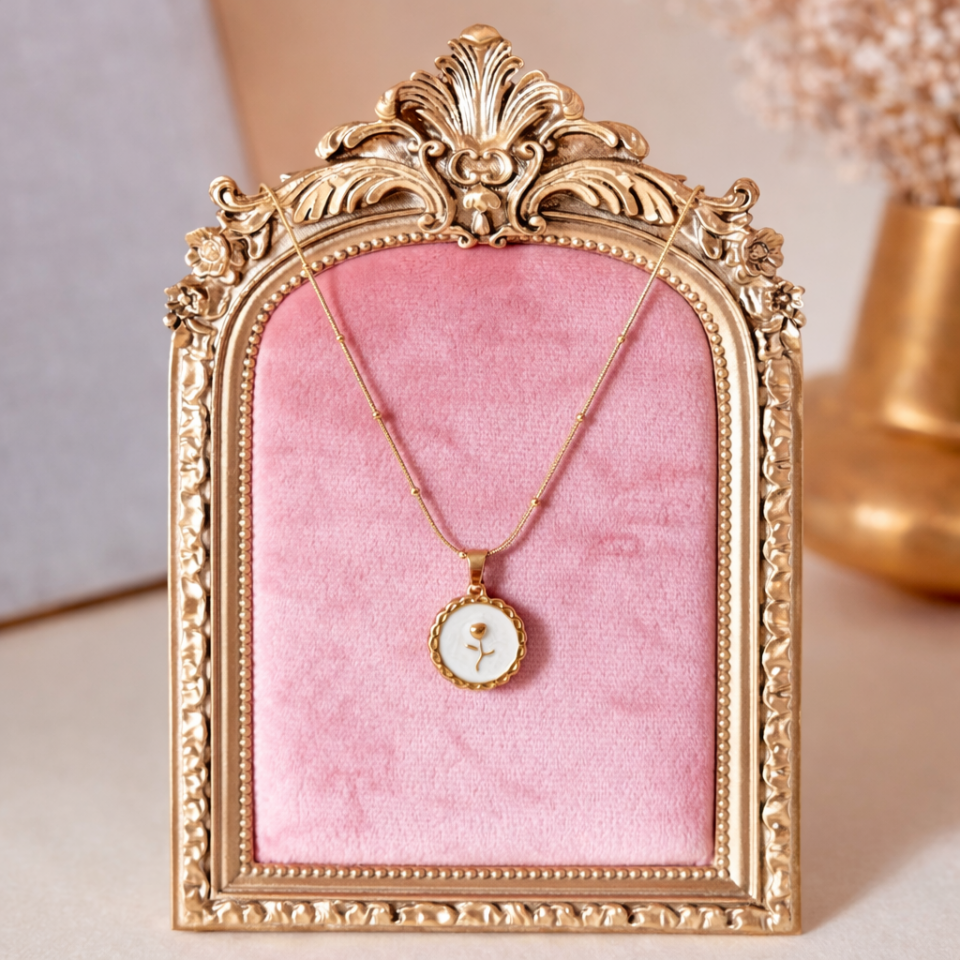 Vintage Çelik Kolye – Gül Figürlü Çelik Kolye