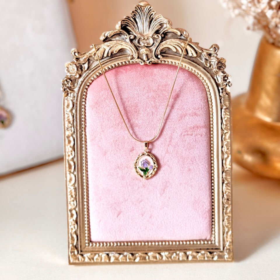 Vintage Çelik Kolye – Lale Figürlü Çelik Kolye