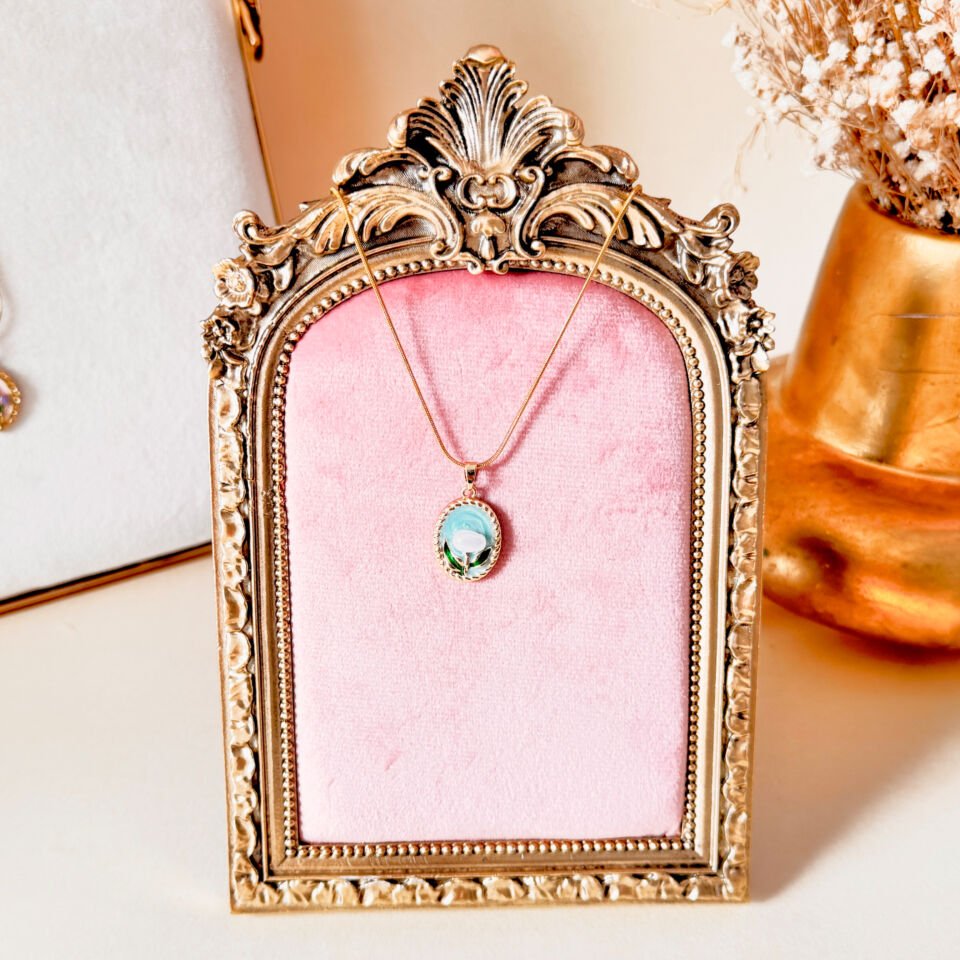 Vintage Çelik Kolye – Lale Figürlü İncili Oval Çelik Kolye