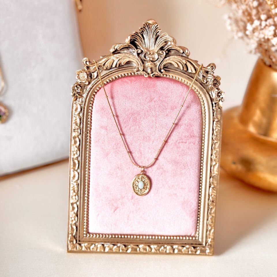 Vintage Çelik Kolye – Beyaz Taşlı Oval Çelik Kolye