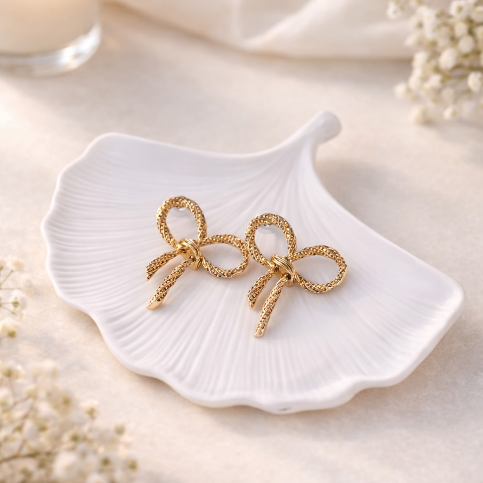 Gold Fiyonk Küpe | Pirinç Gold Zarif Küpe