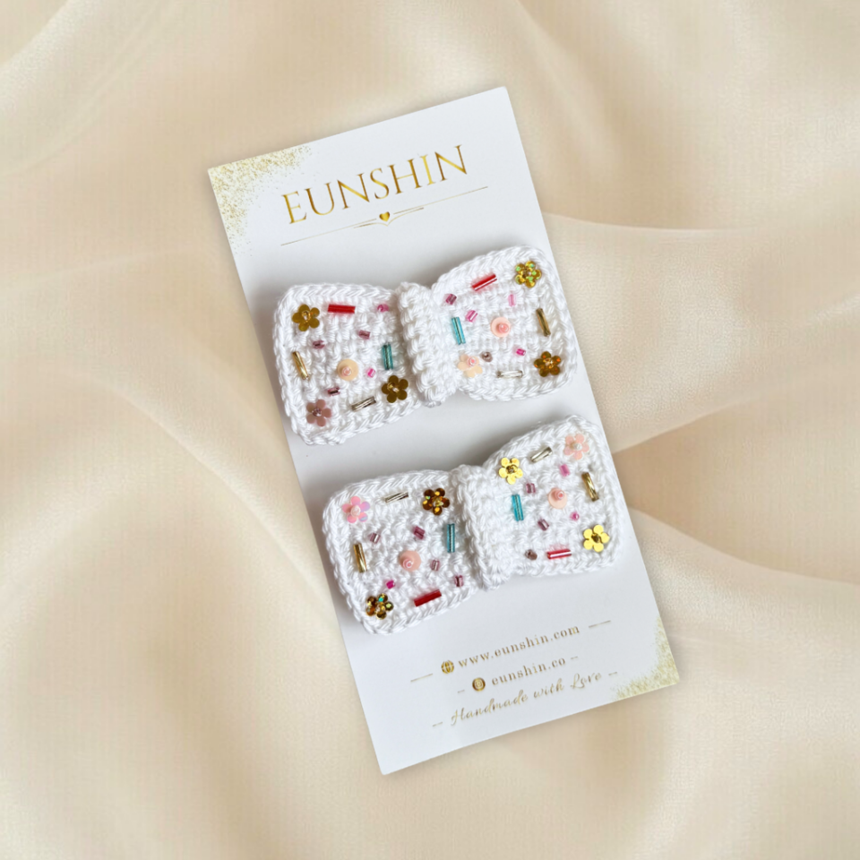 Boncuk ve Pul İşlemeli Fiyonk Toka – 7 cm El Yapımı Saç Tokası | 5 cm Klipsli Bebek & Kız Çocuk