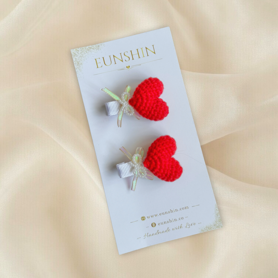 Amigurumi Kalp Klips Toka – İnci ve Tül Fiyonk Detaylı 4,5 cm El Yapımı Saç Tokası | Bebek & Kız Çocuk