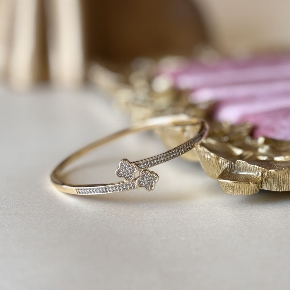 Yonca Detaylı Gold Kelepçe Bileklik