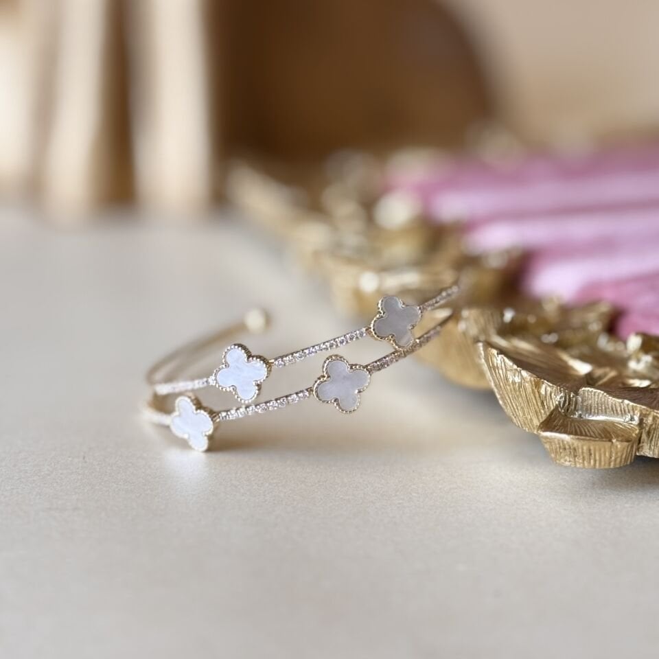 Yonca Detaylı Gold Kelepçe Bileklik