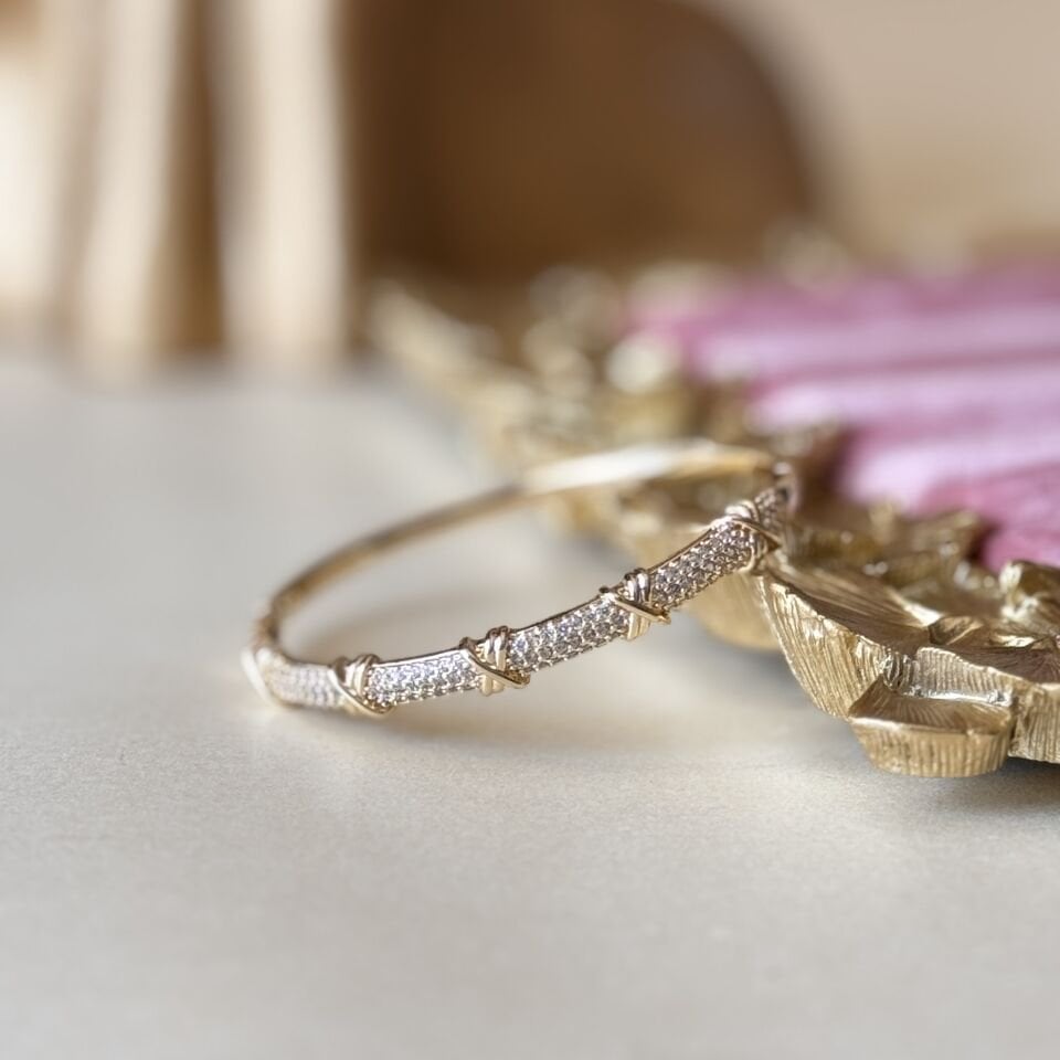 Zirkon Detaylı Çelik Gold Kelepçe Bileklik