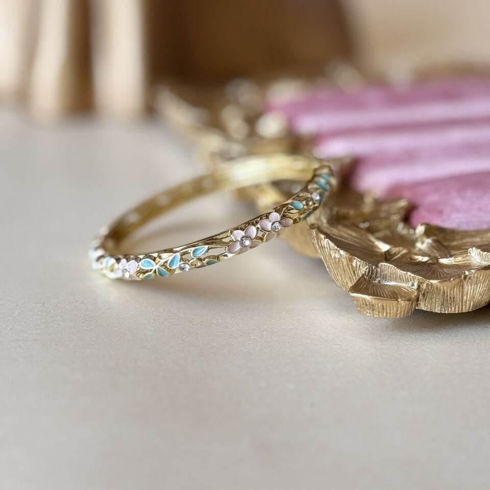 Gold Kaplama Kelepçe Bileklik Renkli Çiçek Detaylı