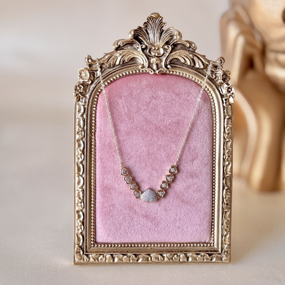 Asimetrik Kalp Detaylı Zirkon Taşlı Kolye