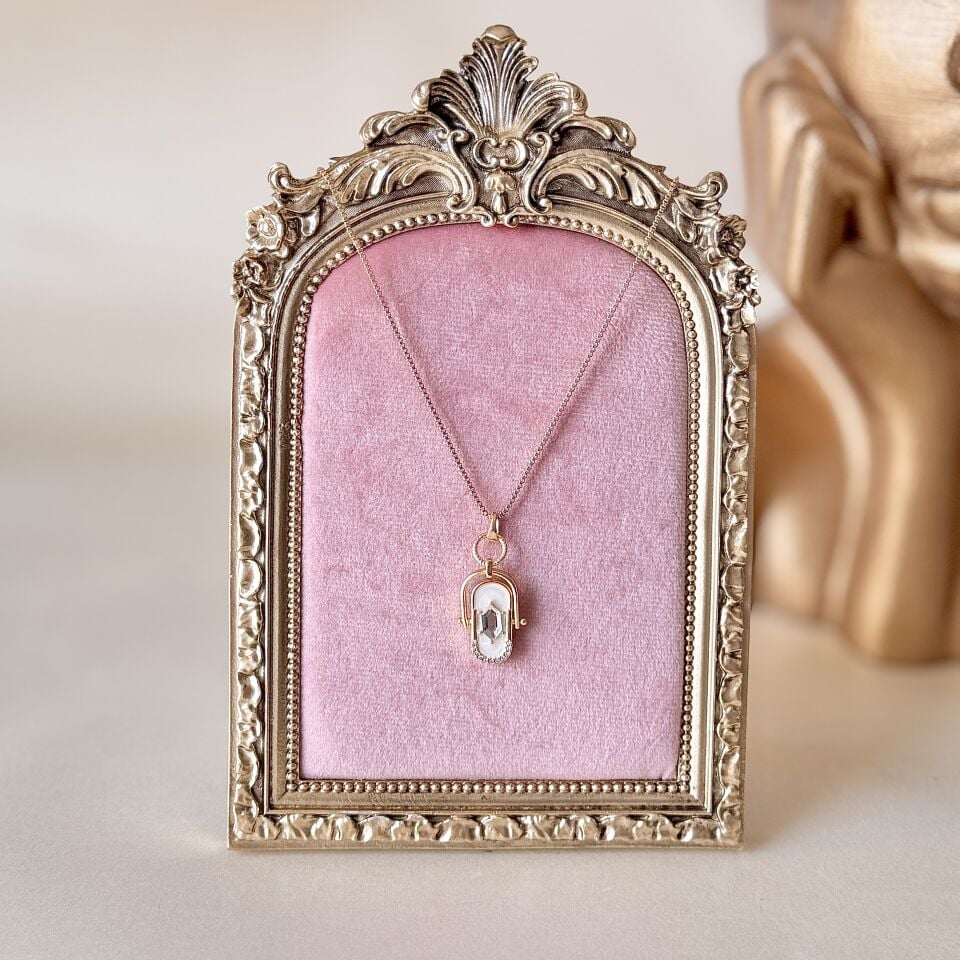 Dönen Taşlı Madalyon Kolye Beyaz