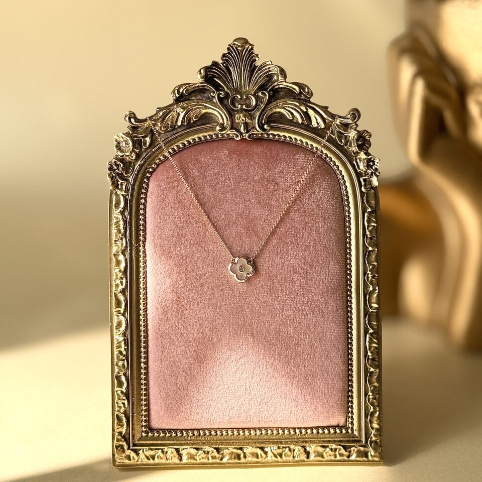 Pembe Mineli Minimal Yonca Kolye