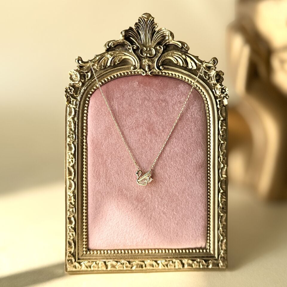 Kuğu Figürlü Zirkon Taşlı Kolye