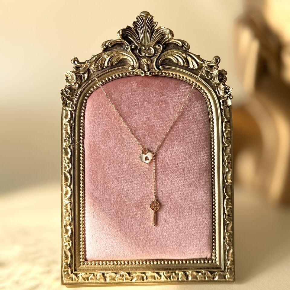 Sedefli Kalp Kilit ve Anahtar Detaylı Y Kolye