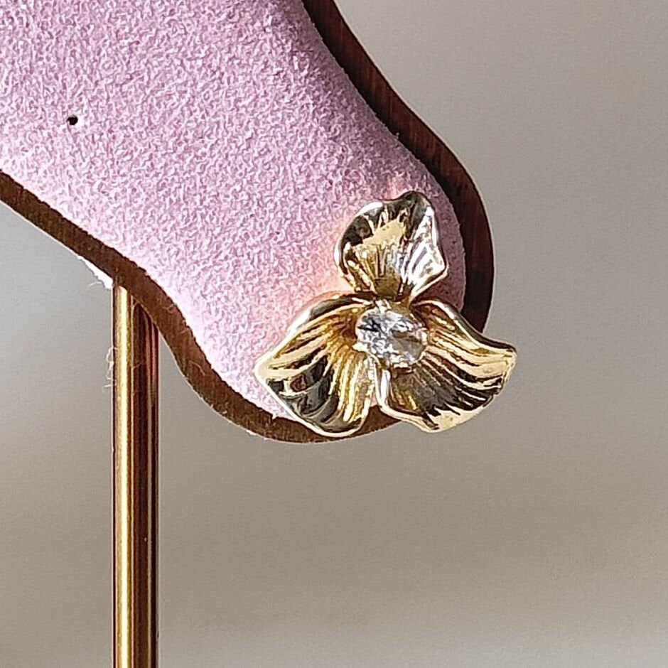 Çiçek Figürlü Zirkon Taşlı Minimal Küpe