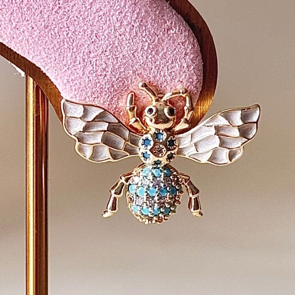 Arı Figürlü Küpe Zirkon Taş Detaylı