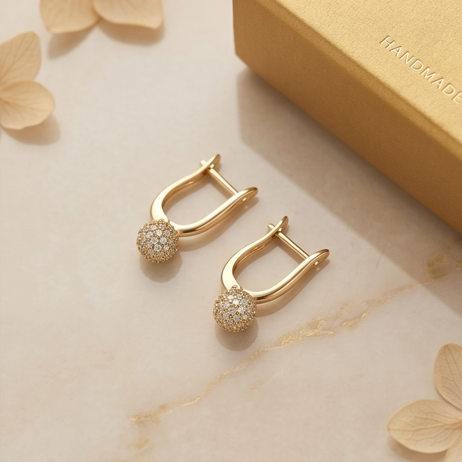 Tiny Crystal Stud Küpe • Kararmaz