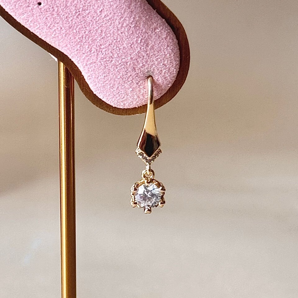 Tek Taş Sallantılı Küpe 14K Gold Kaplama