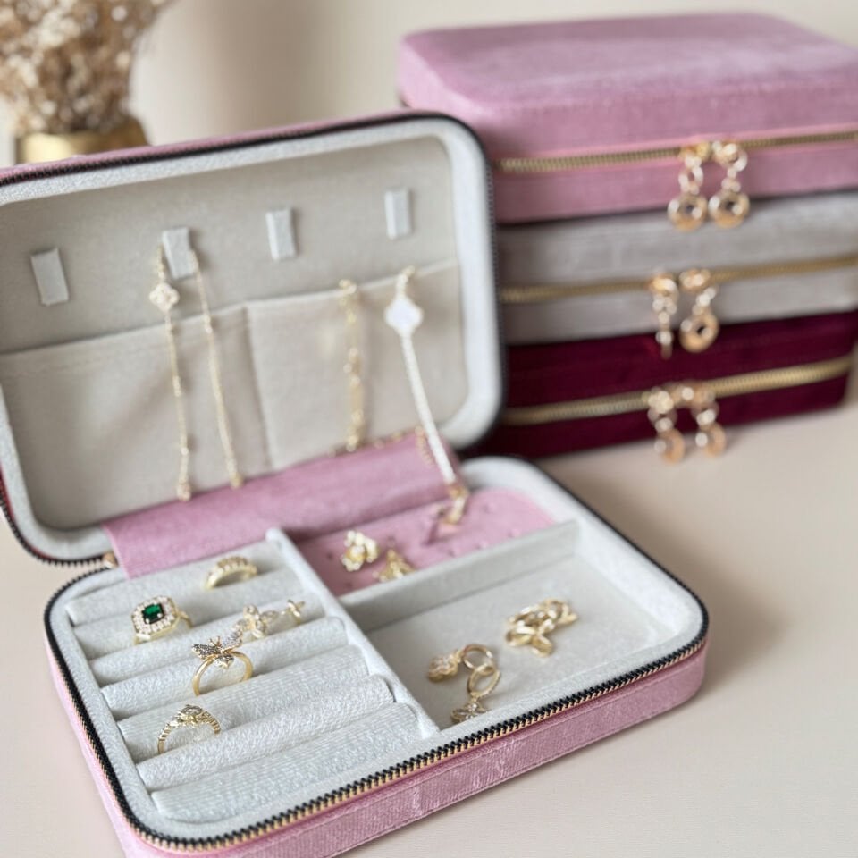 Kişiye Özel Büyük Takı Çantası 21x14 cm – İsim Yazılabilir Kadife Takı Organizer